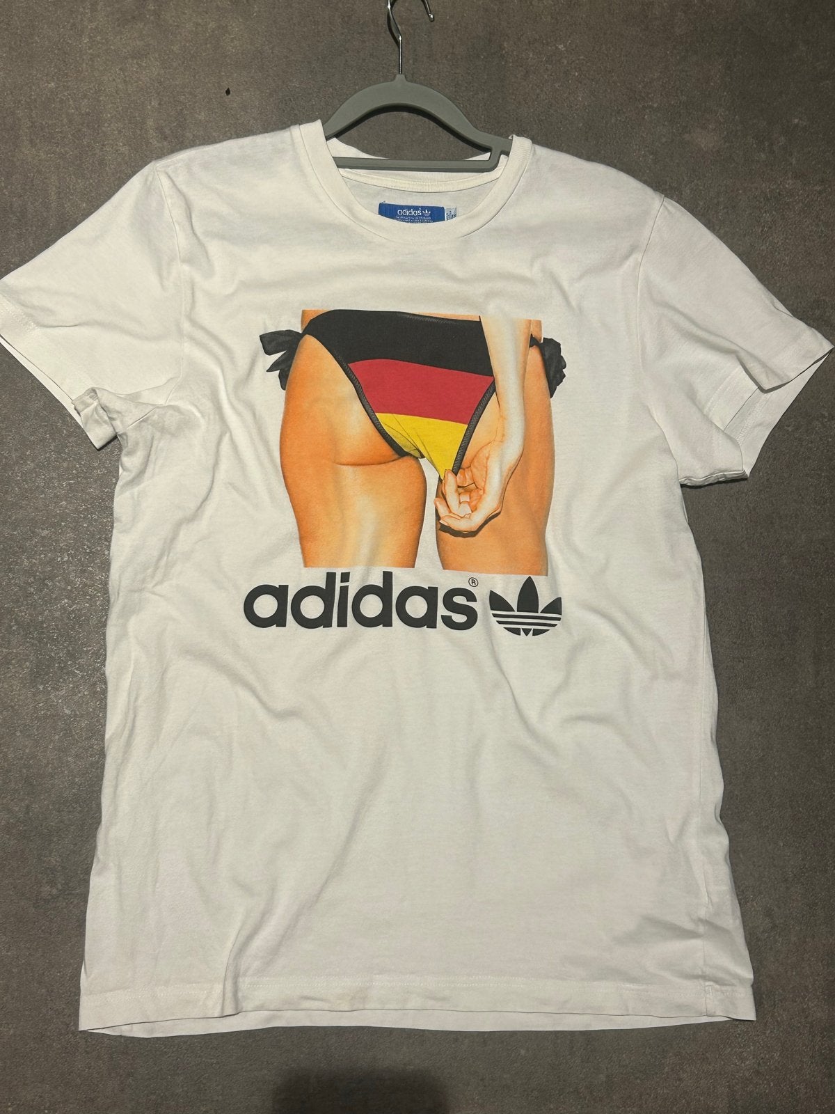 Adidas T-shirt met Duitse vlag bikini print, Ophalen of Verzenden, Zo goed als nieuw, Maat 48/50 (M), Wit