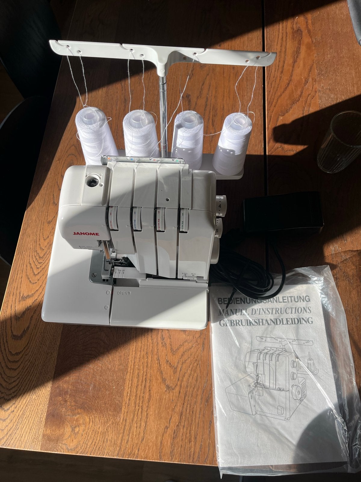 Janome MyLock 644D Lockmachine - Zo goed als nieuw, Hobby en Vrije tijd, Ophalen, Zo goed als nieuw, Lockmachine, Janome