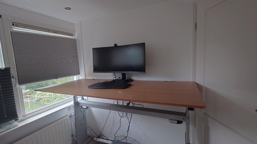 Elektrisch zit-sta bureau, Ophalen, Gebruikt, 180 cm, In hoogte verstelbaar