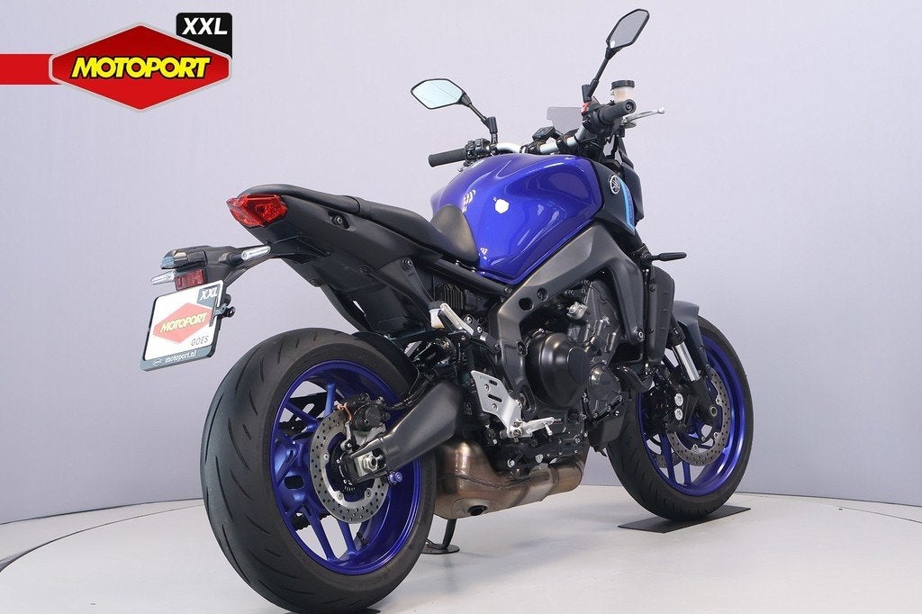 Yamaha MT 09, Bedrijf, Naked bike