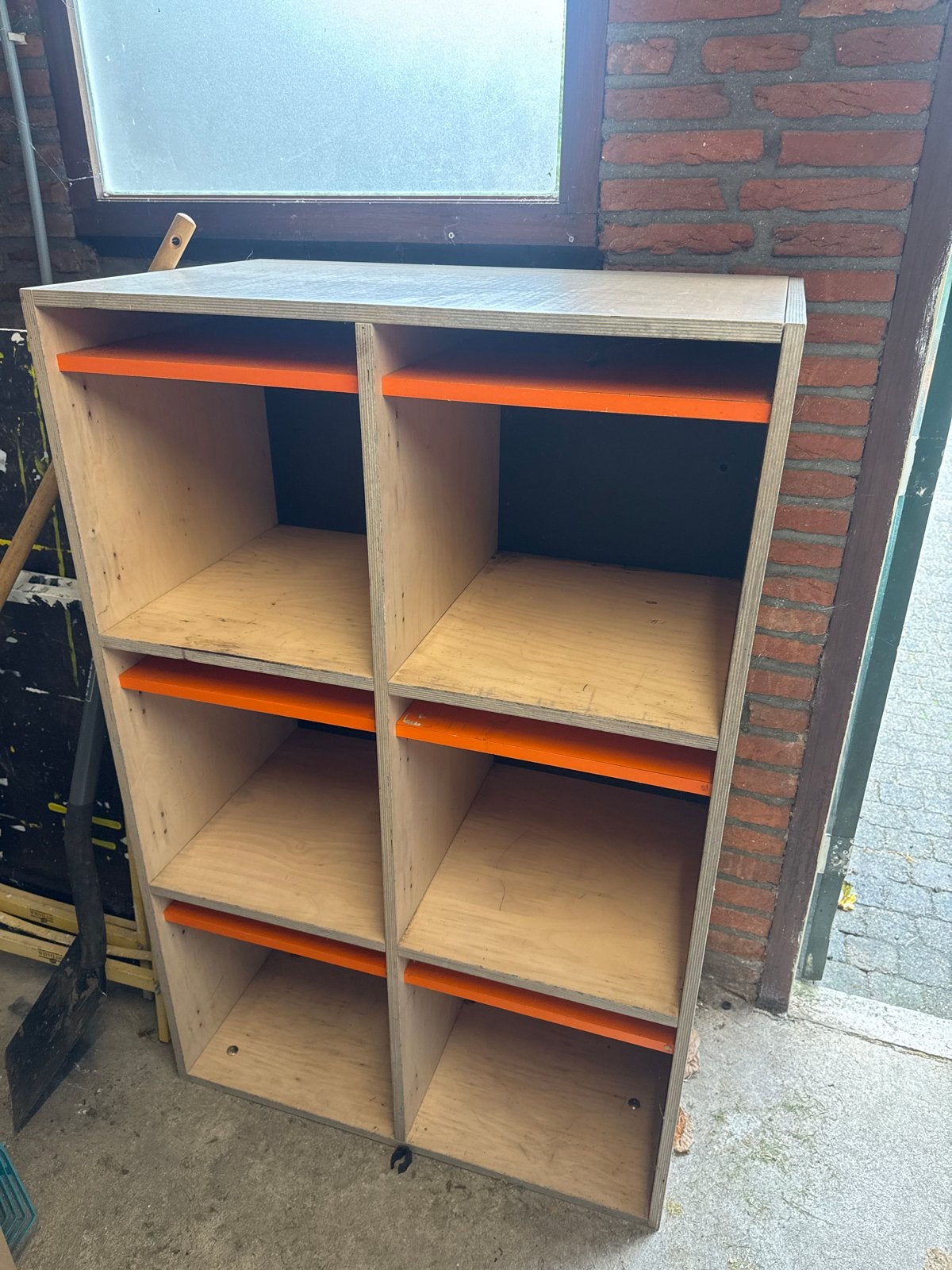 Gratis af te halen: Stevige houten kast met 6 vakken, Ophalen, Gebruikt
