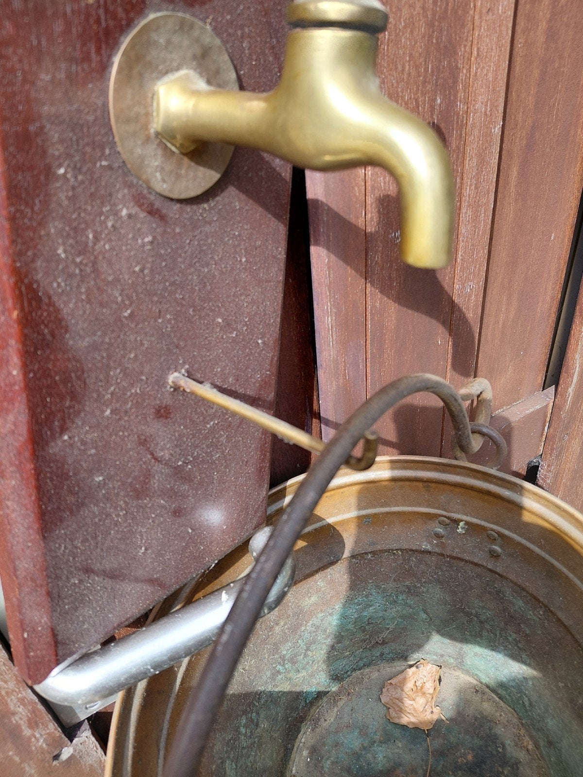 Antieke koperen emmer met kraan en houten plank, Antiek en Kunst, Antiek | Koper en Brons, Ophalen of Verzenden, Koper