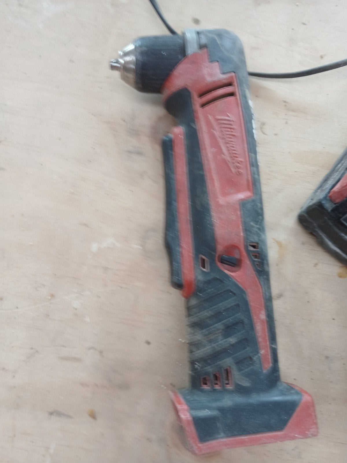 Milwaukee M18 haakse boormachine met lader en 2 accu's, Ophalen of Verzenden, Gebruikt, Overige typen