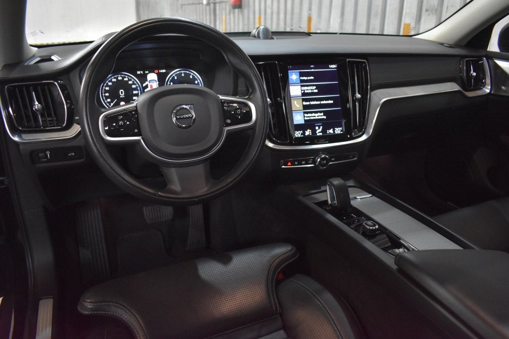 Volvo V60 Cross Country B5 250PK AWD Cross Country PRO | Tre, Auto's, Volvo, 15 km/l, 4 cilinders, 24 maanden, Zwart