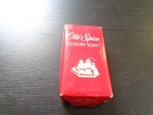 Oud blokje zeep Old Spice Luxury Soap Shulton., Verzamelen, Merken en Reclamevoorwerpen, Ophalen of Verzenden, Verpakking