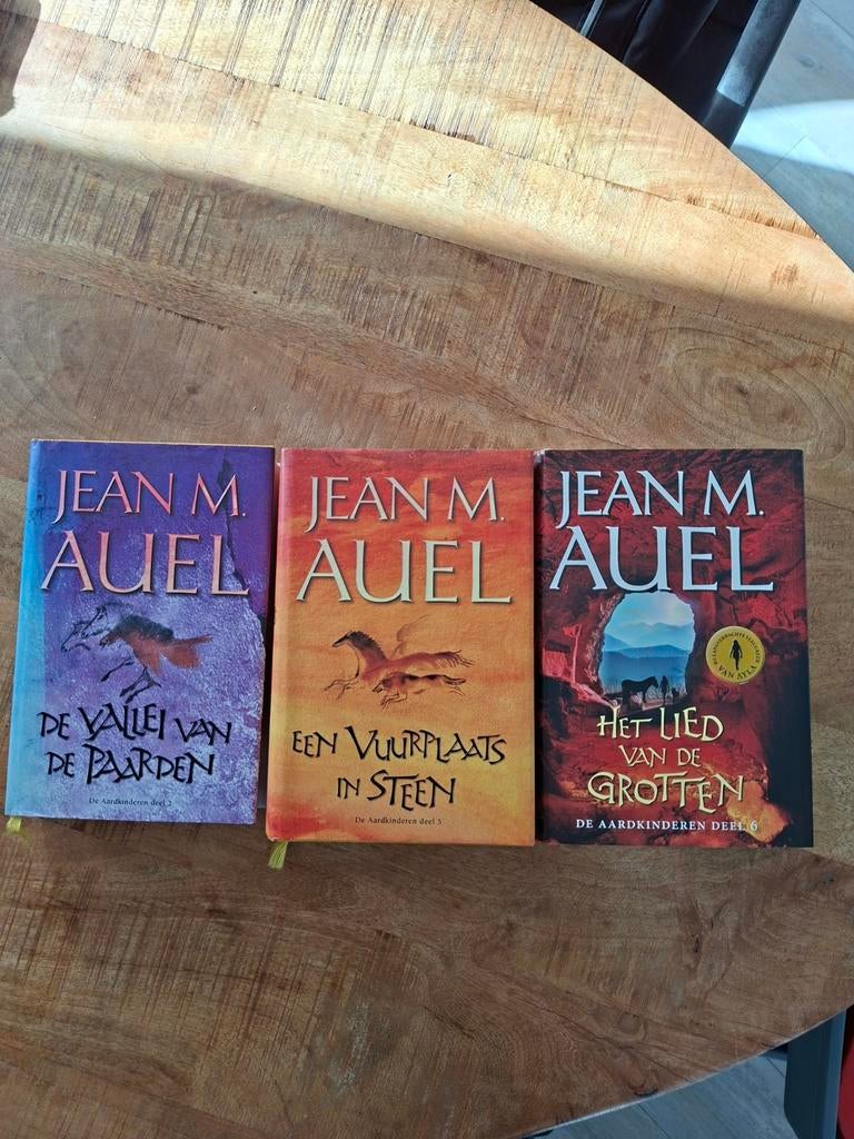 3 hardcover boeken van Jean M Auel - De aardkinderen, Boeken, Fantasy, Ophalen of Verzenden