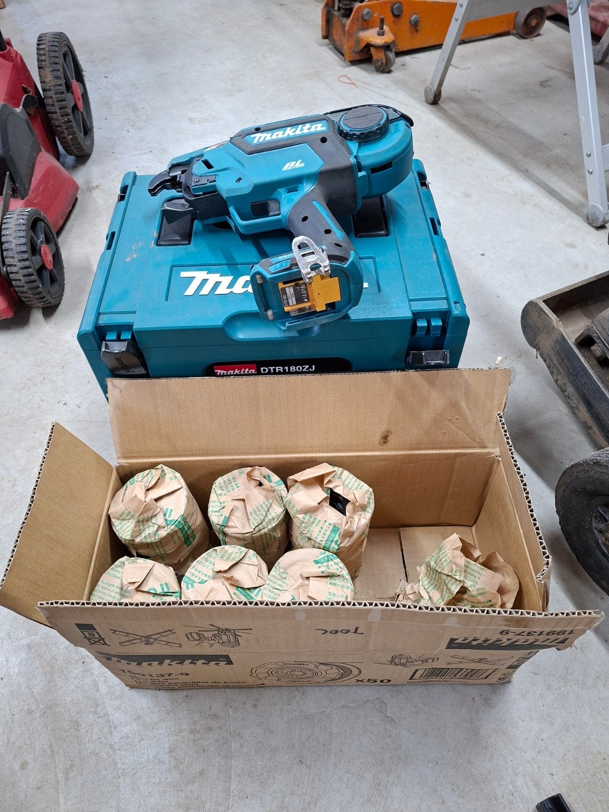 makita vlechtmachine, Ophalen, Zo goed als nieuw