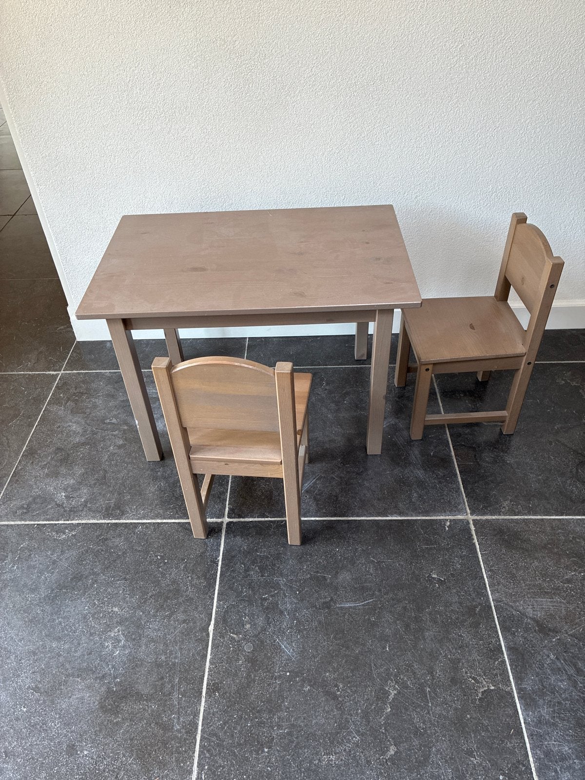 IKEA SUNDVIK kindertafel met 2 stoelen, Ophalen, Zo goed als nieuw, Tafel(s) en Stoel(en)