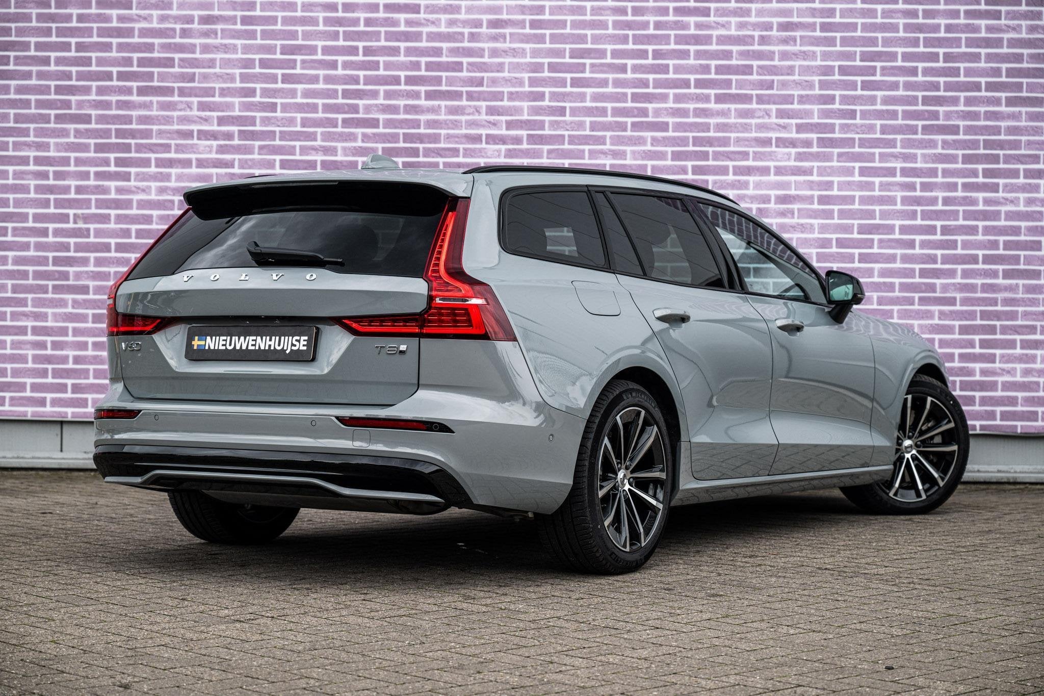 Volvo V60 2.0 T8 Plug-in Hybrid AWD Plus Dark | SOH:100% | P, Auto's, Stof, Gebruikt, Euro 6, 4 cilinders