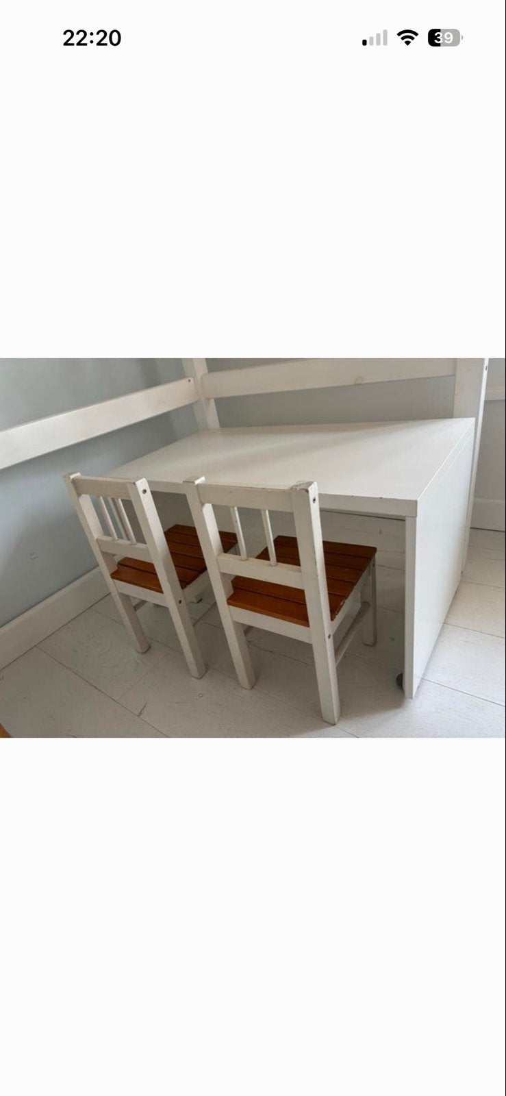 Kindertafeltje met twee stoeltjes, Kinderen en Baby's, Kinderkamer | Tafels en Stoelen, Ophalen of Verzenden, Gebruikt, Tafel(s) en Stoel(en)