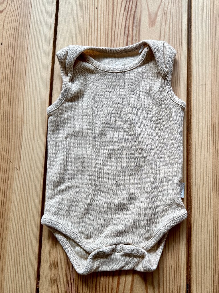 Romper LEV - Zand Beige - maat 50, Ophalen of Verzenden, Nieuw, Jongetje of Meisje, Nacht- of Onderkleding