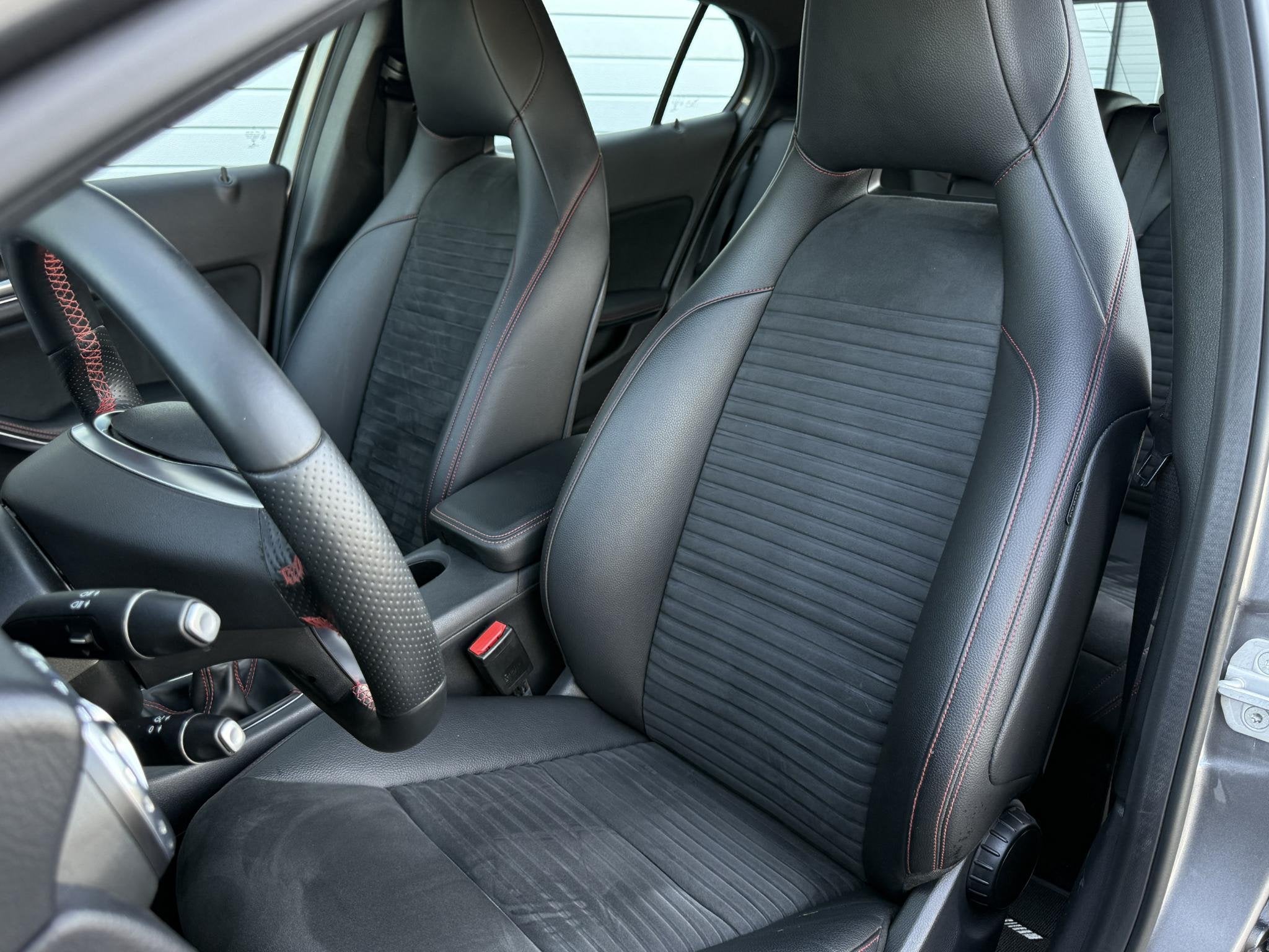 Mercedes-Benz GLA-Klasse 200 AMG Trekhaak | Navi | Xenon | A, Auto's, Voorwielaandrijving, Gebruikt, Navigatiesysteem, Bedrijf