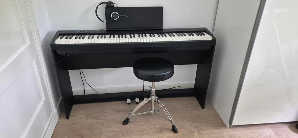 Digitale Piano Roland FP30, Muziek en Instrumenten, Ophalen, Zo goed als nieuw, Zwart, Digitaal