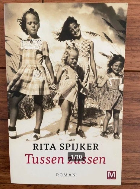 Rita Spijker - Twee zussen, Ophalen of Verzenden, Zo goed als nieuw