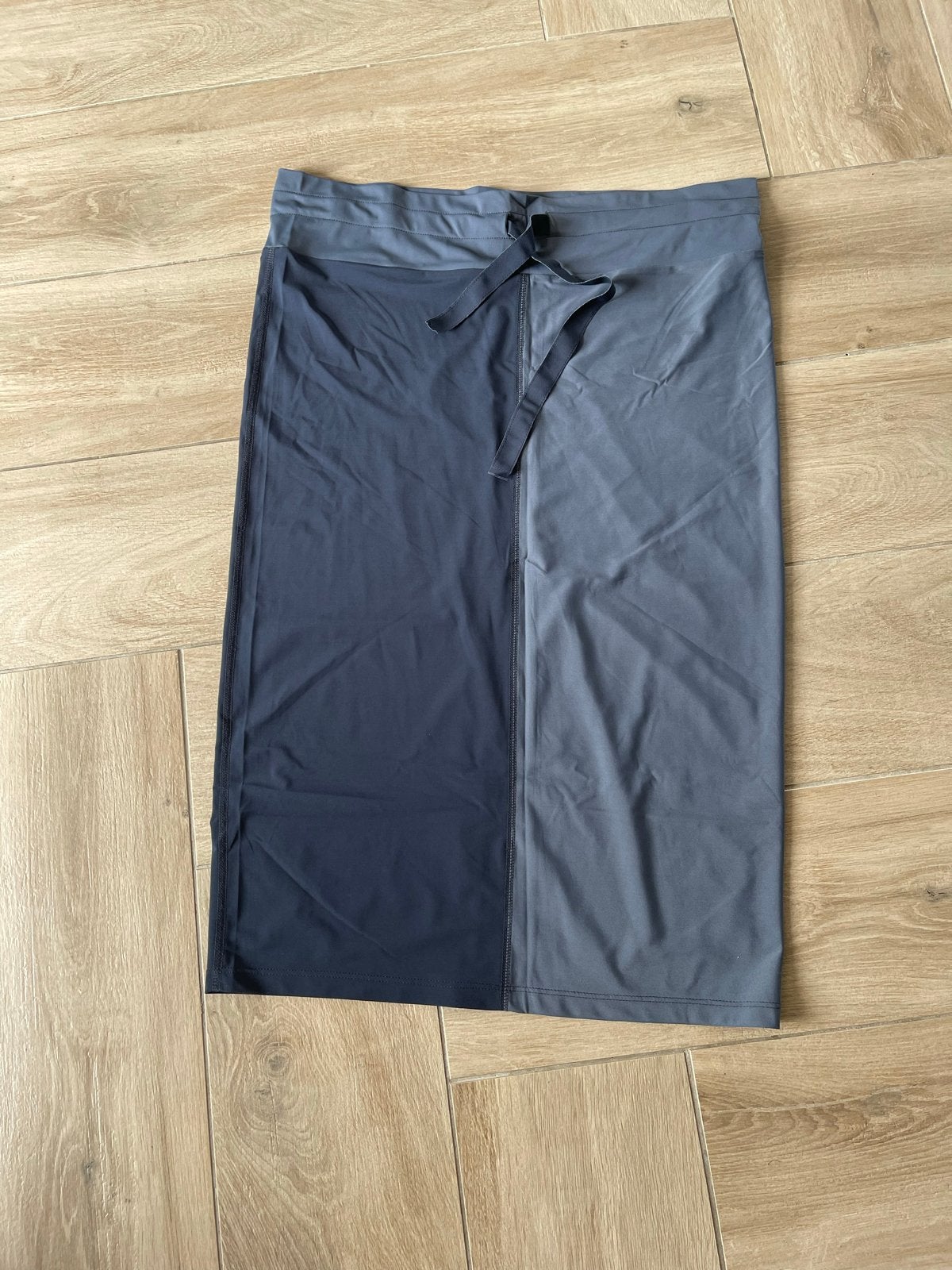 Penn & Ink NY travel rok met strikkoord, Maat 44, Kleding | Dames, Maat 42/44 (L), Ophalen of Verzenden, Zo goed als nieuw, Grijs