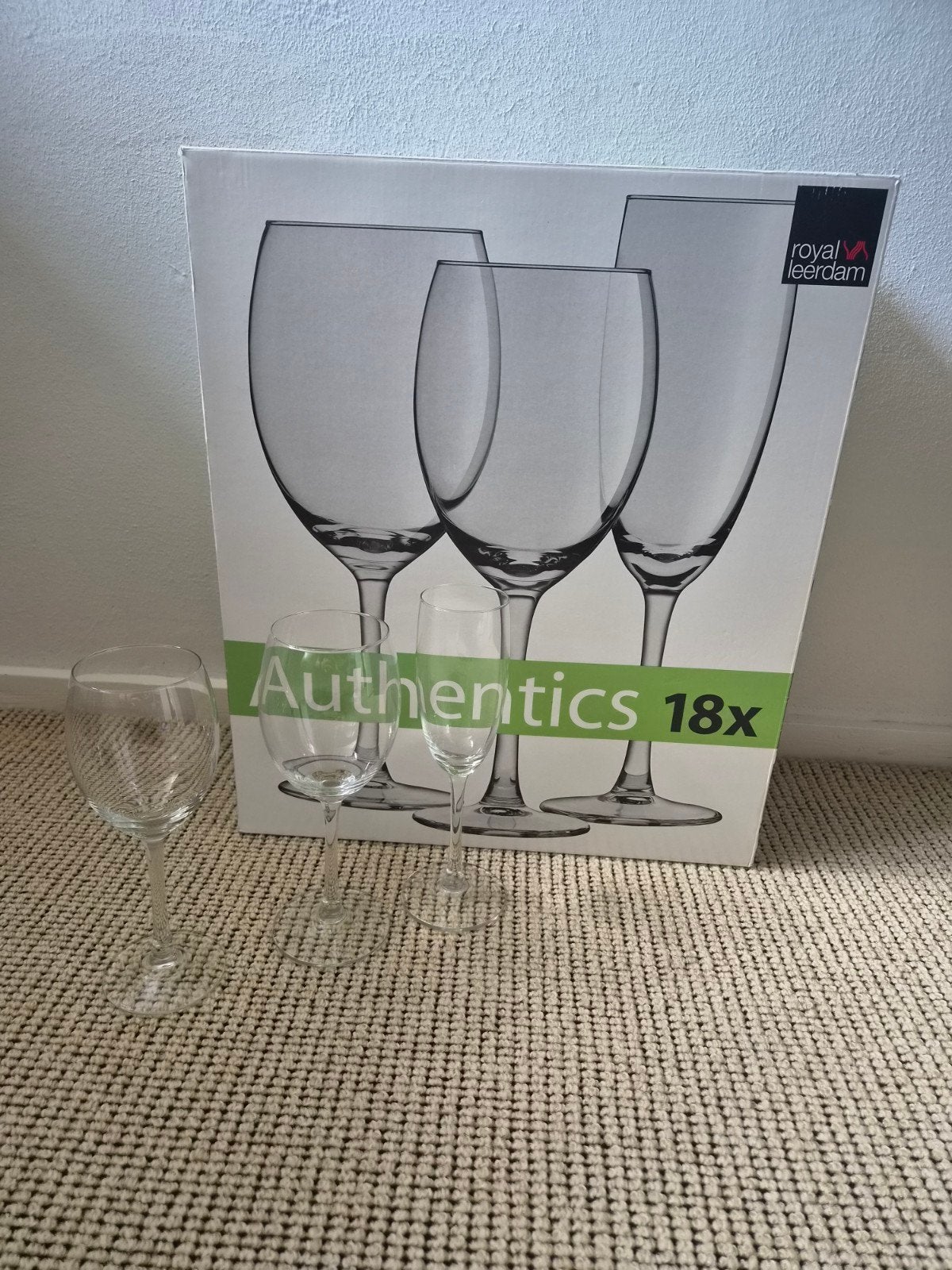 Royal Leerdam Authentics: 12 wijnglazen en 6 champagneglazen, Glas of Glazen, Overige merken, Ophalen of Verzenden, Overige stijlen