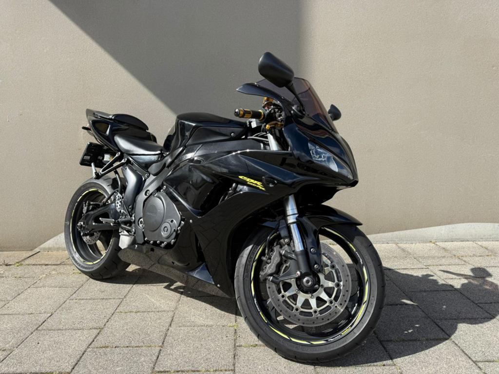 Honda CBR1000RR SC57 | Akrapovič | 37DKM, Sportuitlaat, Occasion, 4 cilinders, Motorrijbewijs A