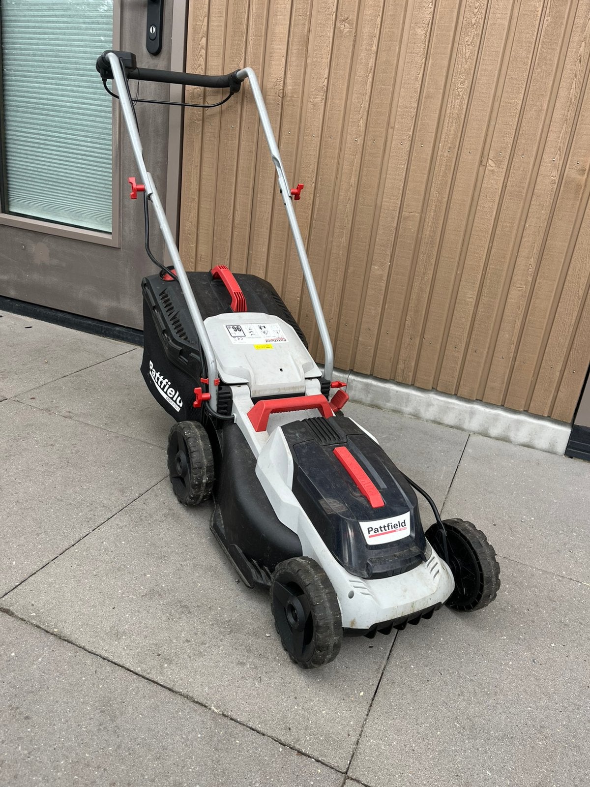 Grasmaaier draadloos/ accu-grasmaaier incl oplader, Tuin en Terras, Grasmaaiers, Ophalen, Cirkelmaaier, Zo goed als nieuw, 30 t/m 39 cm