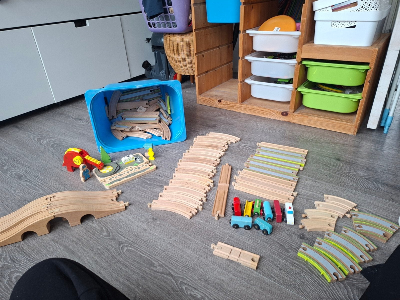 Grote set Brio treinbaan met treintjes en accessoires, Kinderen en Baby's, Speelgoed | Houten speelgoed, Ophalen, Gebruikt, Overige typen