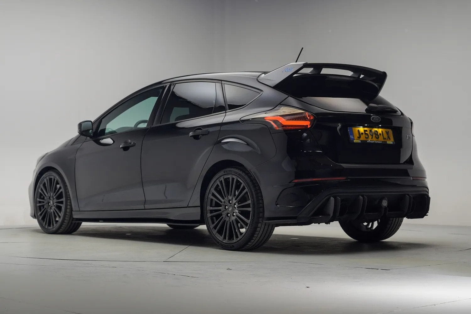 Ford Focus 2.3 RS 5-deurs [ Xenon SONY Apple/Android Camera, Auto's, Gebruikt, 4 cilinders, Leder, Bedrijf