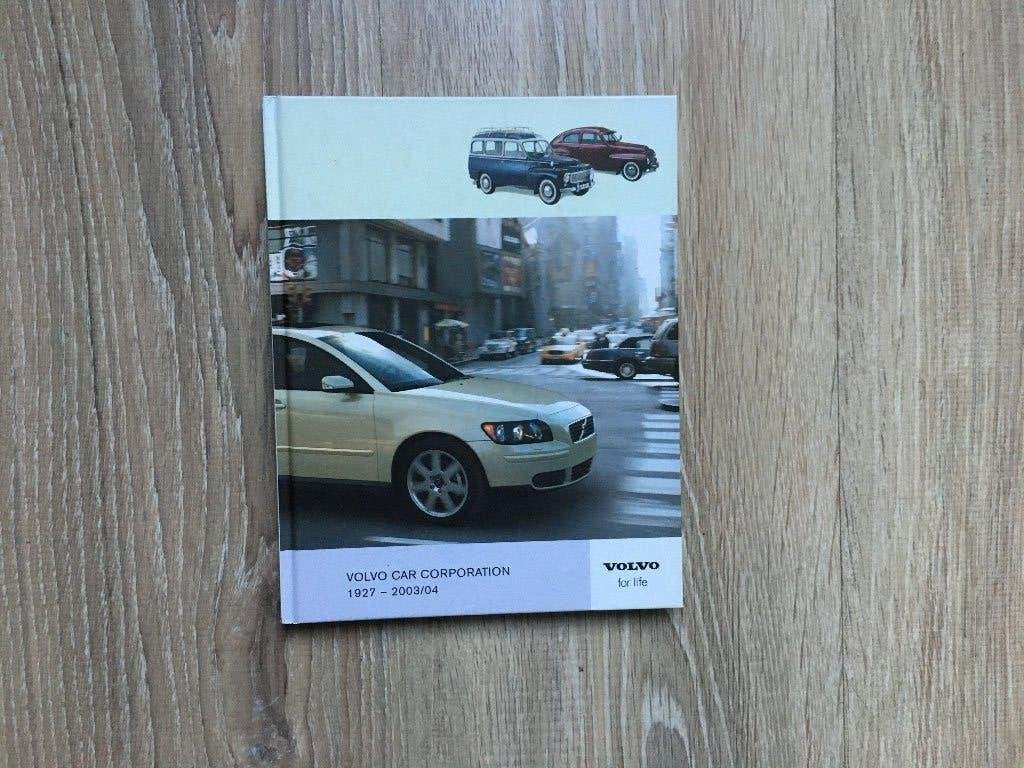 Volvo Car Corporation 1927-2003/04 Boek, Volvo, Volvo Car Corporation, Ophalen of Verzenden, Zo goed als nieuw