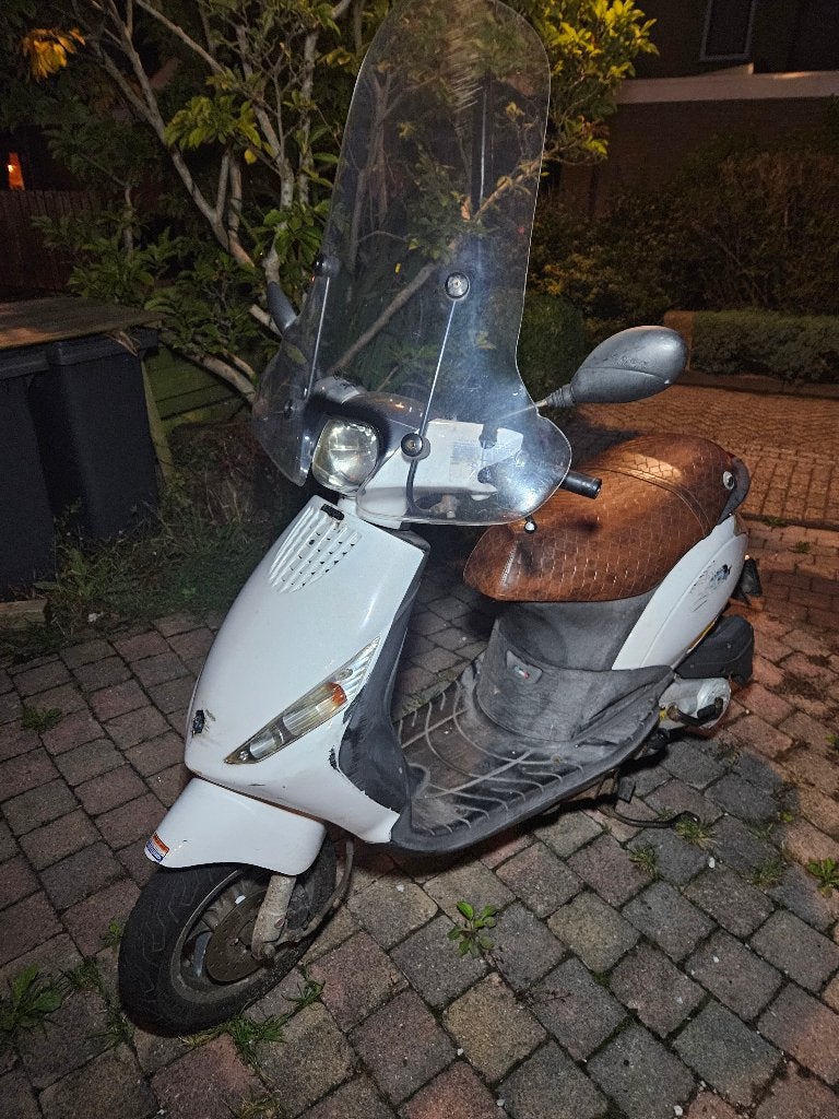 Piaggio Zip 4T | Geel kenteken | Windscherm + accessoires, Ophalen, Gebruikt, Maximaal 45 km/u, Zip