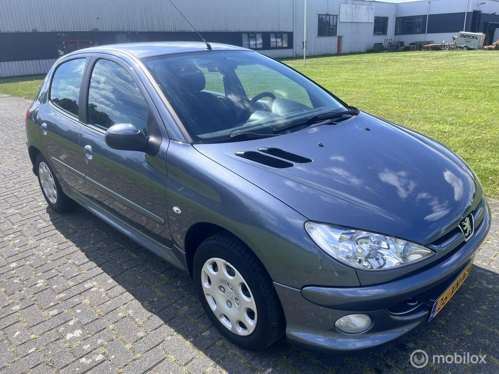 Peugeot 206 1.4 Forever / Airco / APK / NAP / Trekhaak / 5dr, Auto's, Voorwielaandrijving, Stof, 31 €/maand, 4 cilinders
