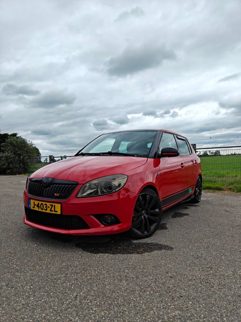 Skoda Fabia 1.4 TSI 132KW RS DSG 2010 Rood, Auto's, Zwart, 4 cilinders, Multifunctioneel stuurwiel, 1390 cc