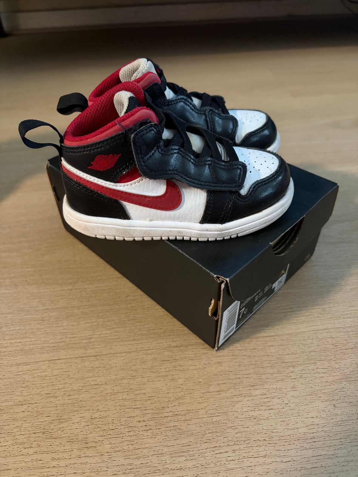 Jordan 1 Mid Alt (TD) - Sneakers Maat 23.5, Ophalen of Verzenden, Zo goed als nieuw, Jongen of Meisje, Schoenen