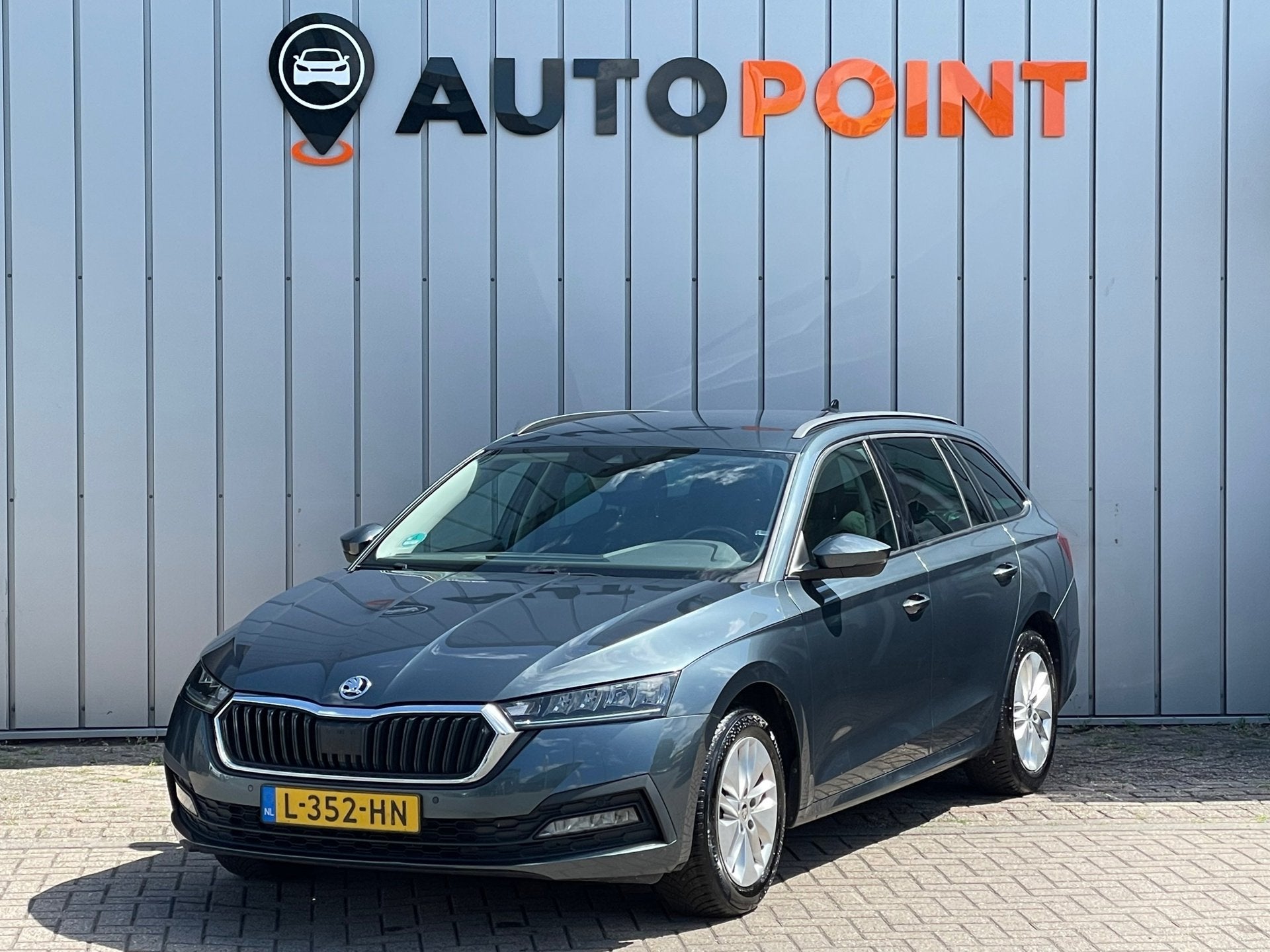 Skoda Octavia Combi 1.0 e-TSI DSG AUTOMAAT ORG NL DEALEROND, Auto's, Dealer onderhouden, Stof, Gebruikt, 23 km/l