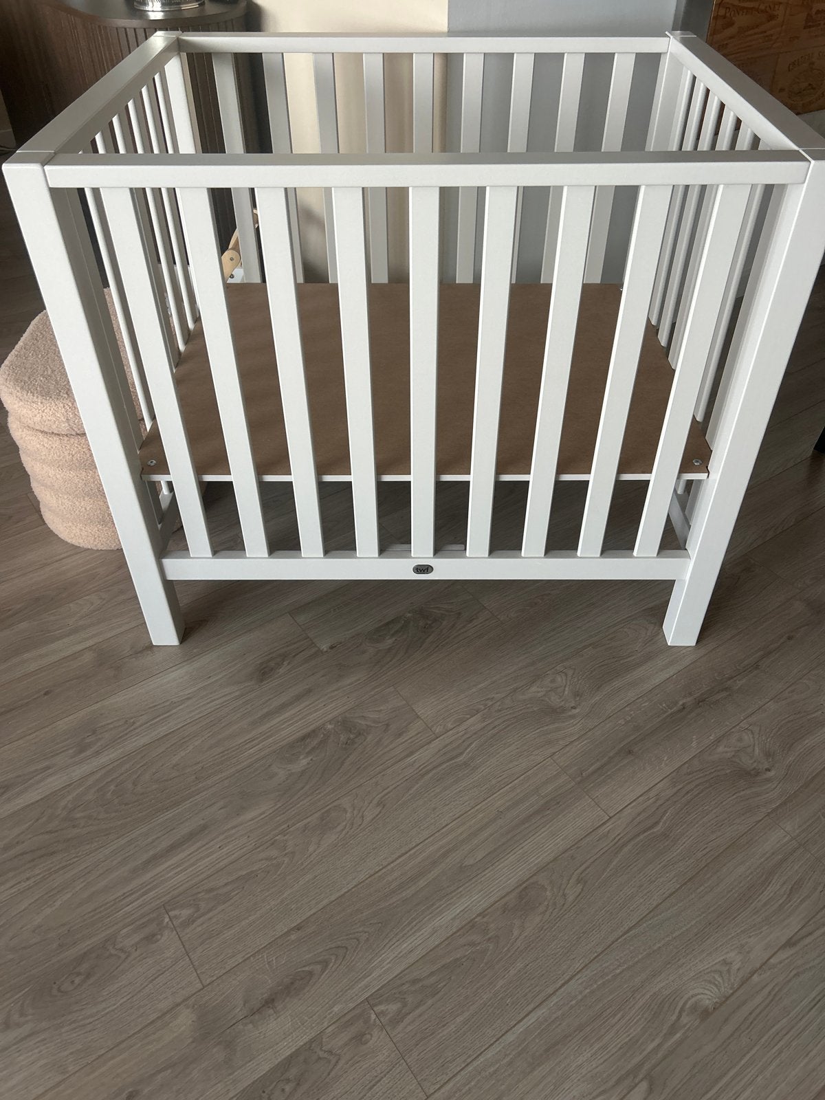 Wit TWF Ledikant - Diepte 79cm, Breedte 101cm, Hoogte 84cm, Kinderen en Baby's, Boxen, Ophalen, Zo goed als nieuw