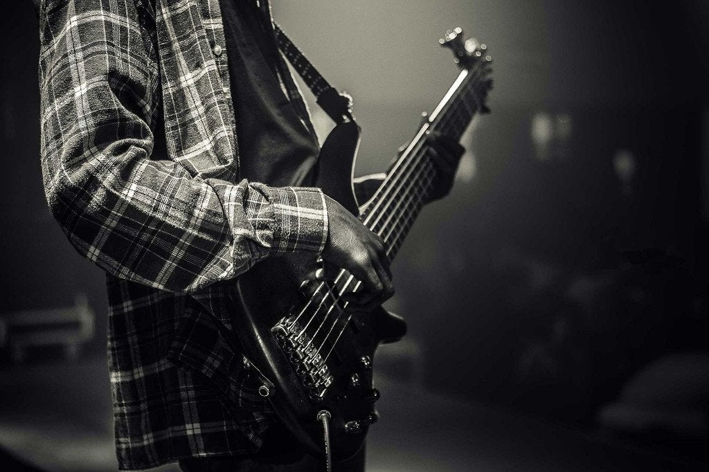 We zoeken een bassist voor onze gospelband, Contacten en Berichten