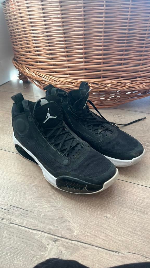 Basketbal schoenen, Ophalen of Verzenden, Zo goed als nieuw, Schoenen