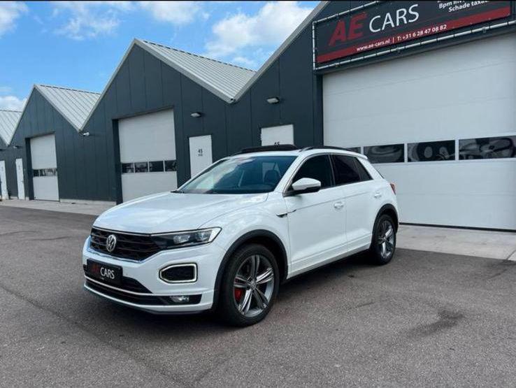 VW T-Roc 1.5 TSI DSG 3x R-Line Led Virtual Pano ACC Camera, 1254 kg, 1498 cc, Zwart, 4 cilinders