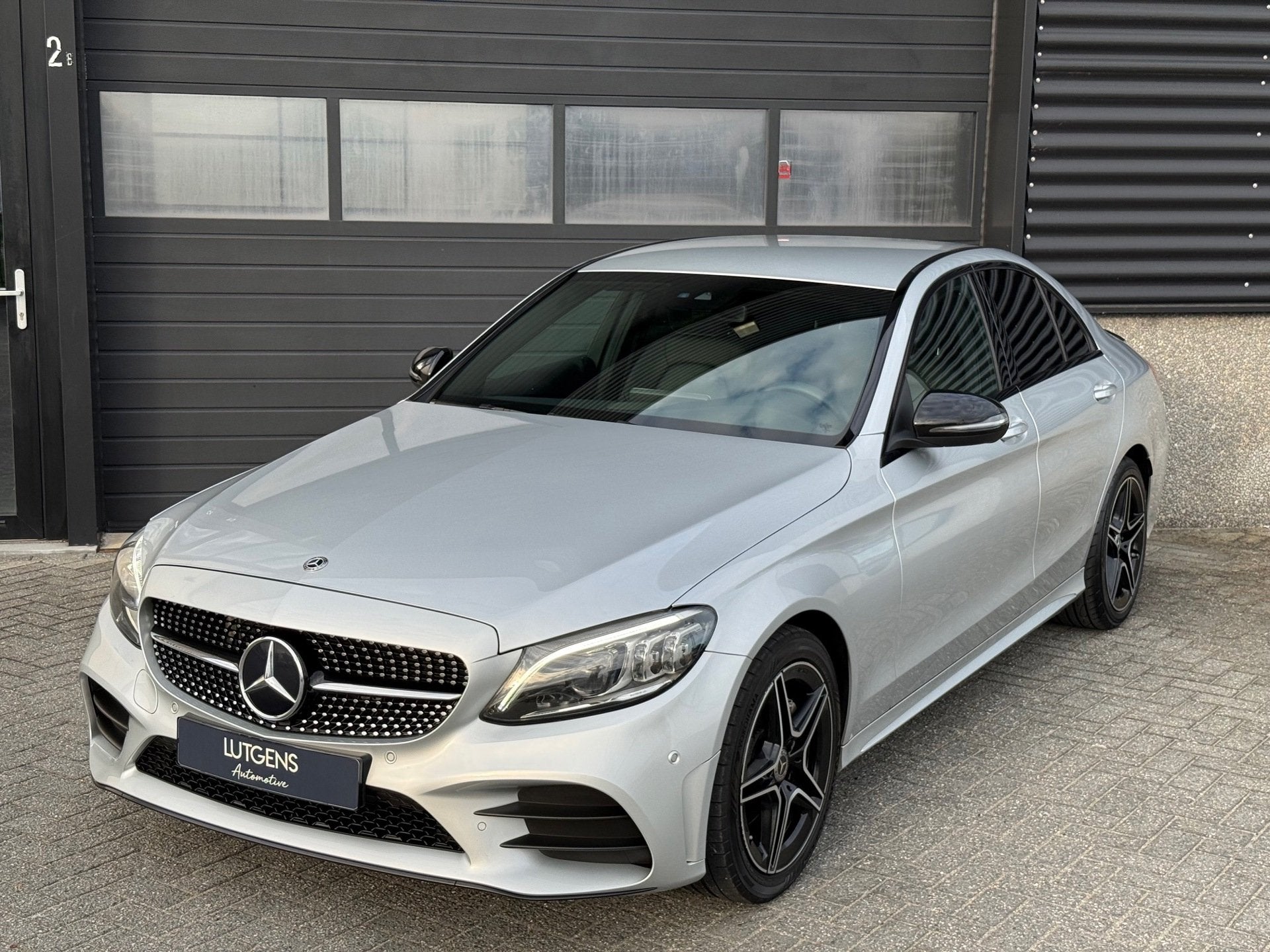 Mercedes-Benz C-klasse 180 Amg Night Virtual Camera Leder, Auto's, Mercedes-Benz, Achterwielaandrijving, Gebruikt, Zwart, Bedrijf