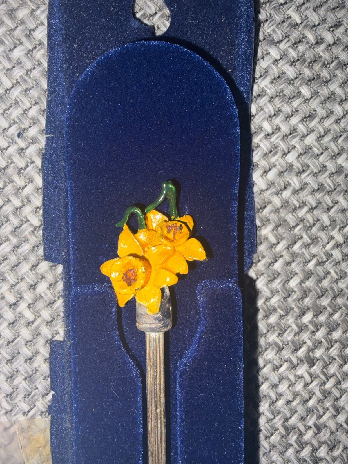 Verzilverd lepeltje met narcis - Made in Holland, Antiek en Kunst, Antiek | Bestek, Ophalen of Verzenden