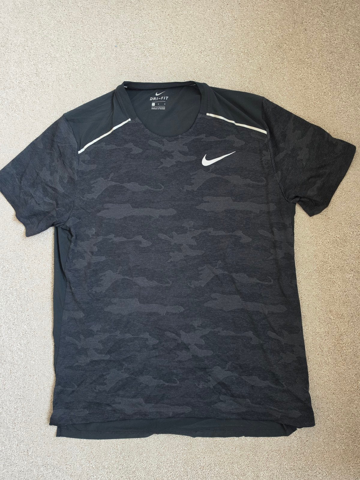 Nike Sportshirt Zwart Maat L – Camo Weave Print, Ophalen of Verzenden, Zo goed als nieuw, Zwart, Algemeen