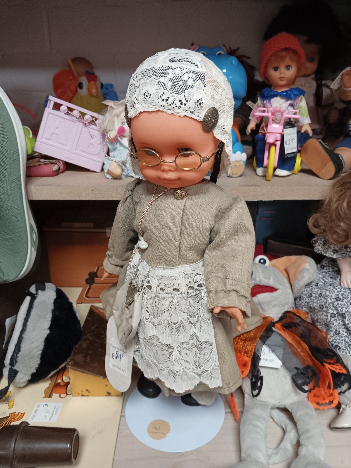 Vintage pop met kanten muts en schortje, Gebruikt, Onbekend, Ophalen of Verzenden, Onbekend