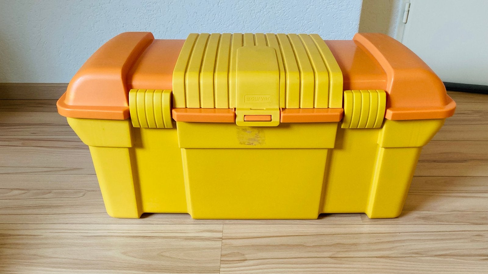 4 stuks Curver grote stevige kunststof opbergboxen, Ophalen, Gebruikt, 50 tot 100 cm, Minder dan 50 cm