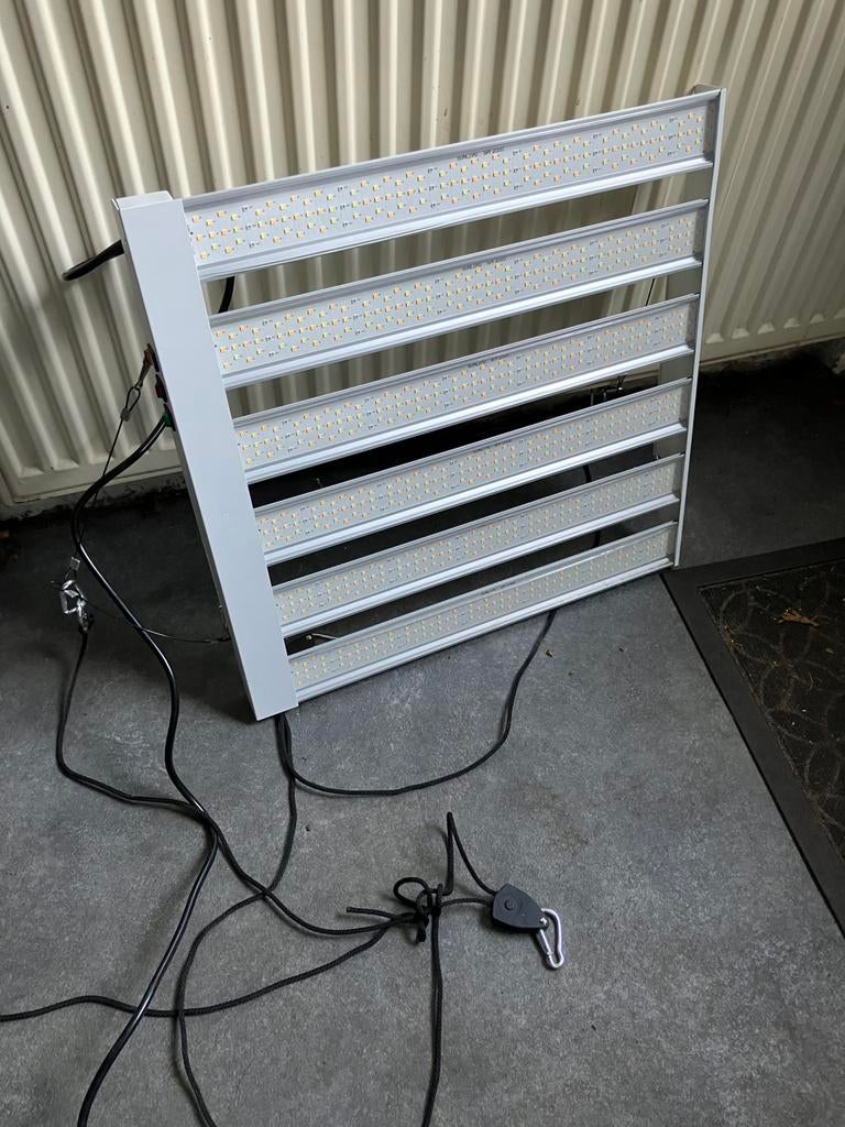 LED Kweek lamp 200 watt - 600 watt, Tuin en Terras, Kweekspullen, Ophalen, Zo goed als nieuw, Kweeklamp