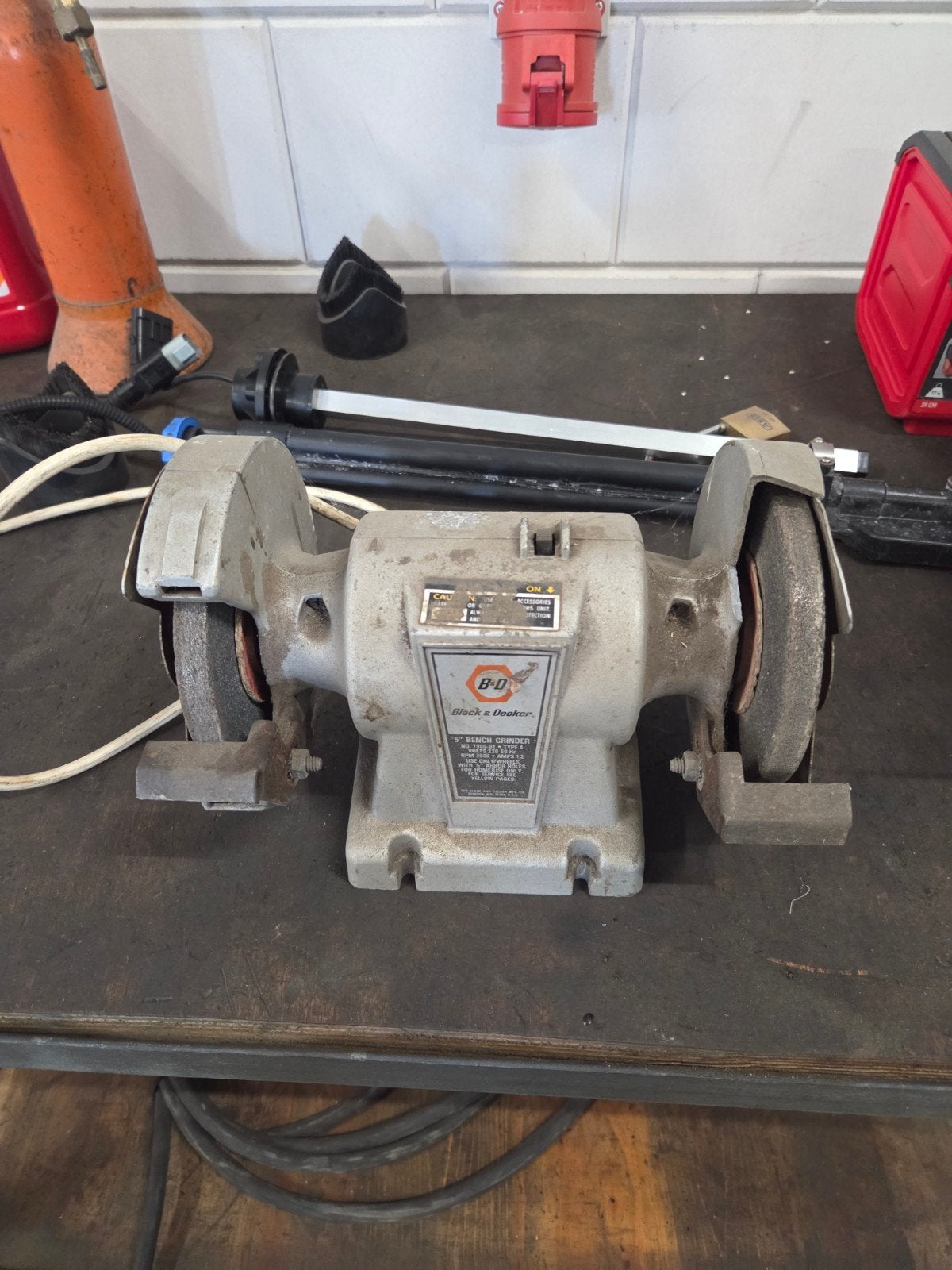 Black & Decker slijpmachine., Doe-het-zelf en Verbouw, Ophalen of Verzenden, Gebruikt, Minder dan 700 watt, Werkbankslijpmachine