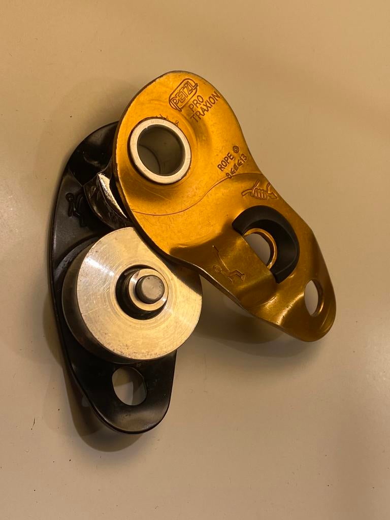 Petzl pro traxion progress-capture pulley / met teruglooprem, Ophalen of Verzenden, Zo goed als nieuw, Klimsport-accessoire