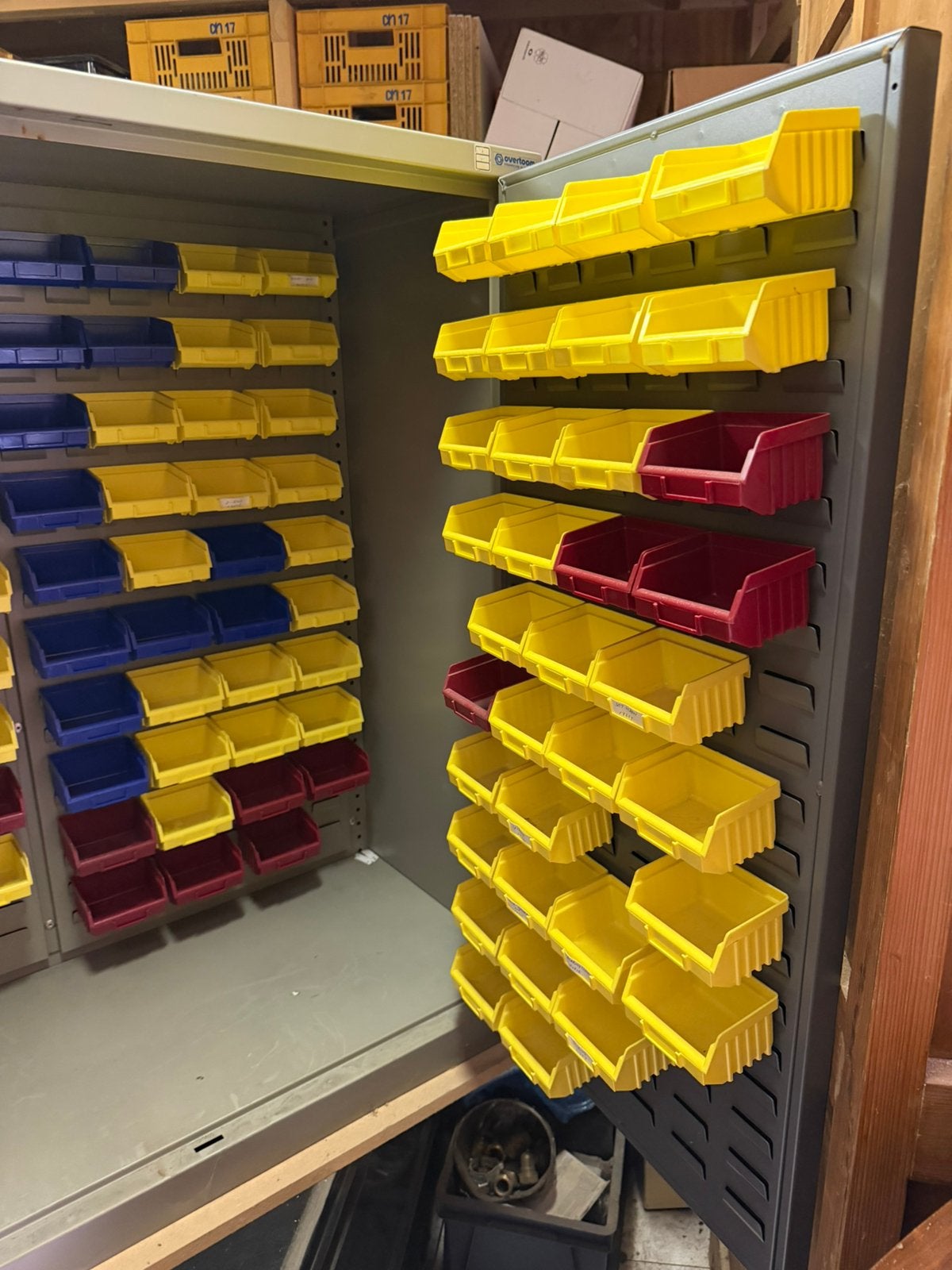 Overtoom vakken kast, Ophalen