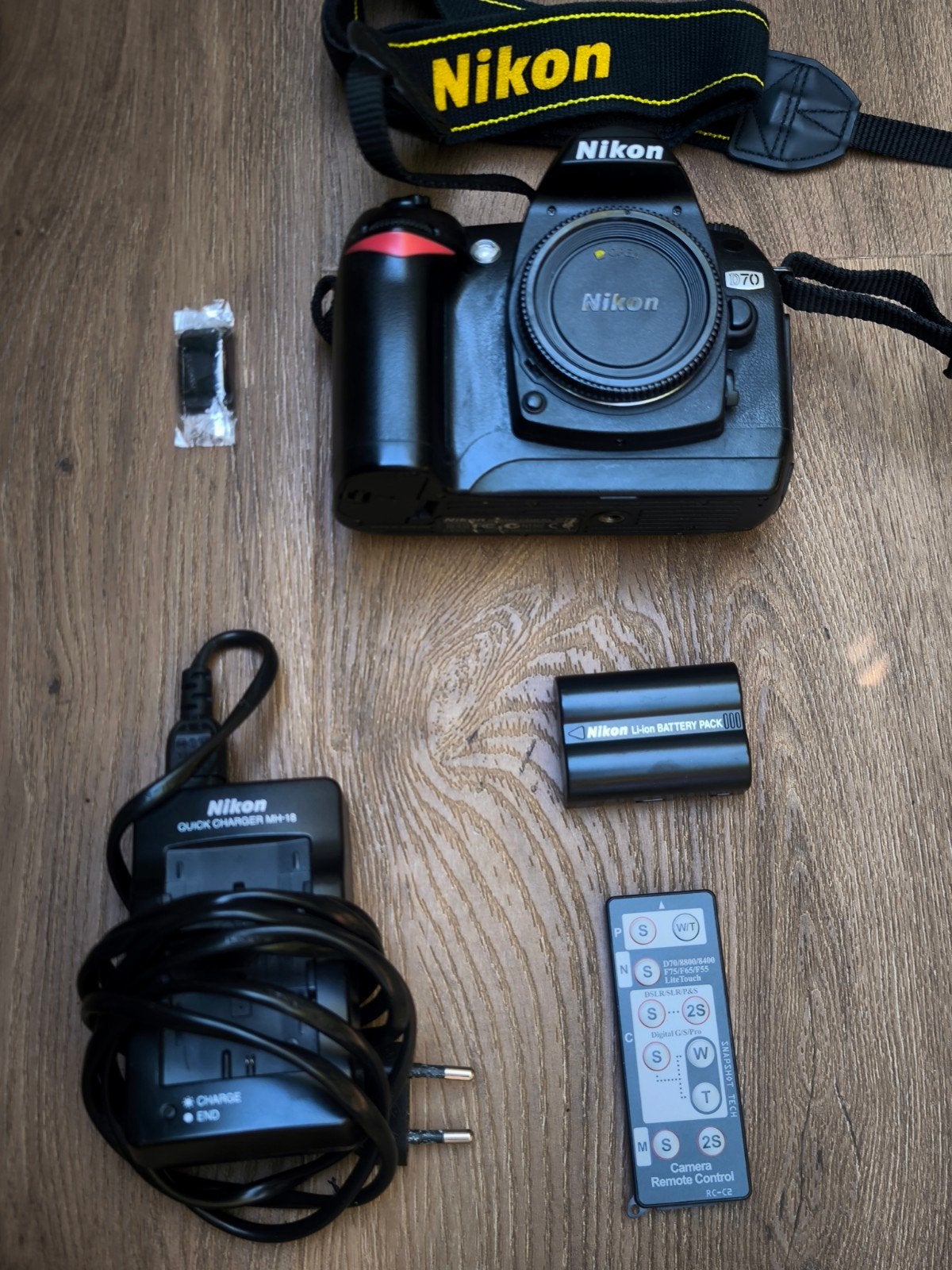 Nikon D70 CCD spiegelreflexcamera met accessoires en doos, Audio, Tv en Foto, Fotocamera's Digitaal, Ingebouwde flitser, Gebruikt