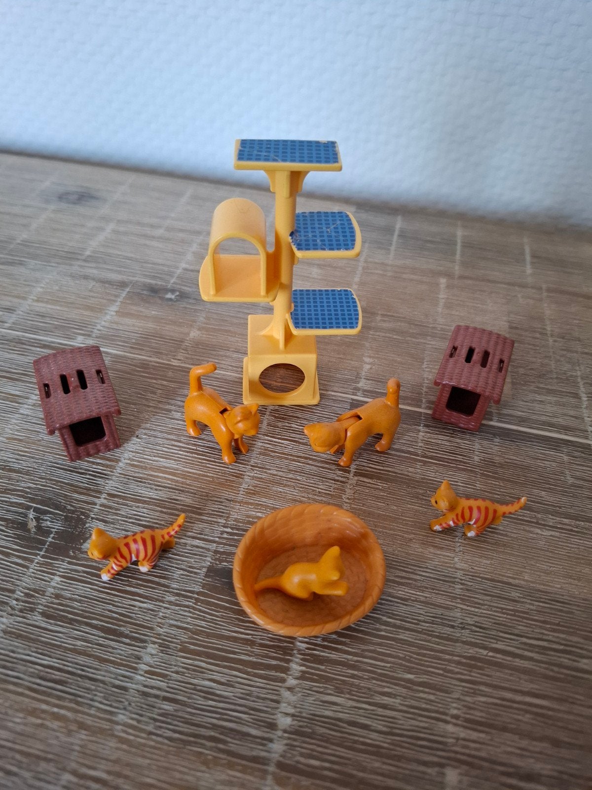 Playmobil rode katten familie met krabpaal en manden, Ophalen of Verzenden, Gebruikt