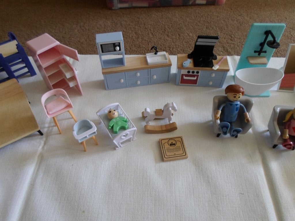 Poppenhuis  meubeltjes.  4  foto,s    1   koop.   12  euro., Verzamelen, Poppenhuizen en Toebehoren, Ophalen of Verzenden, Gebruikt
