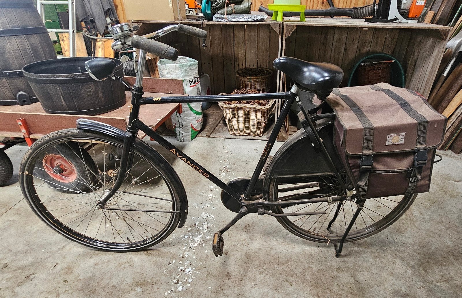 Avancer stadsfiets met fietstassen, Fietsen en Brommers, Terugtraprem, 53 tot 56 cm, Zo goed als nieuw, Ophalen