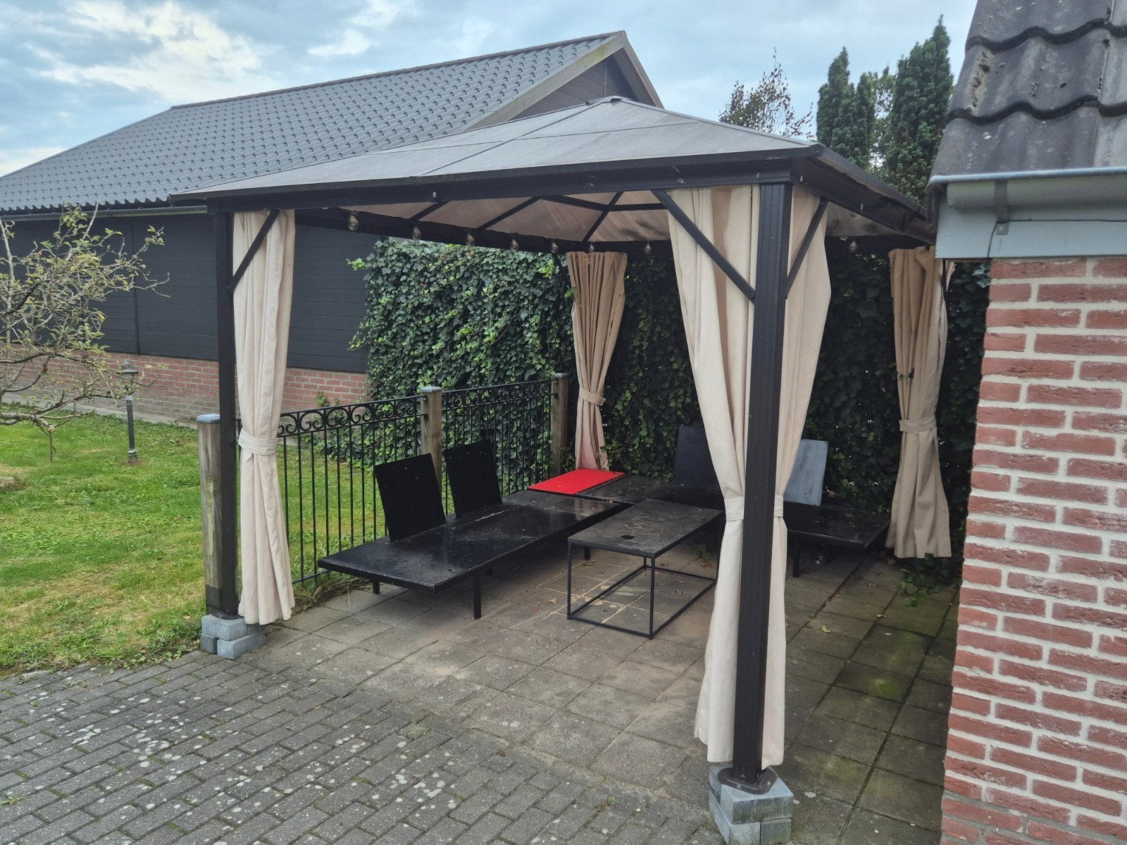 Tuinprieel met gordijnen van Aluminium en kunstof platen, Ophalen, Gebruikt, Minder dan 4 meter, Paviljoen
