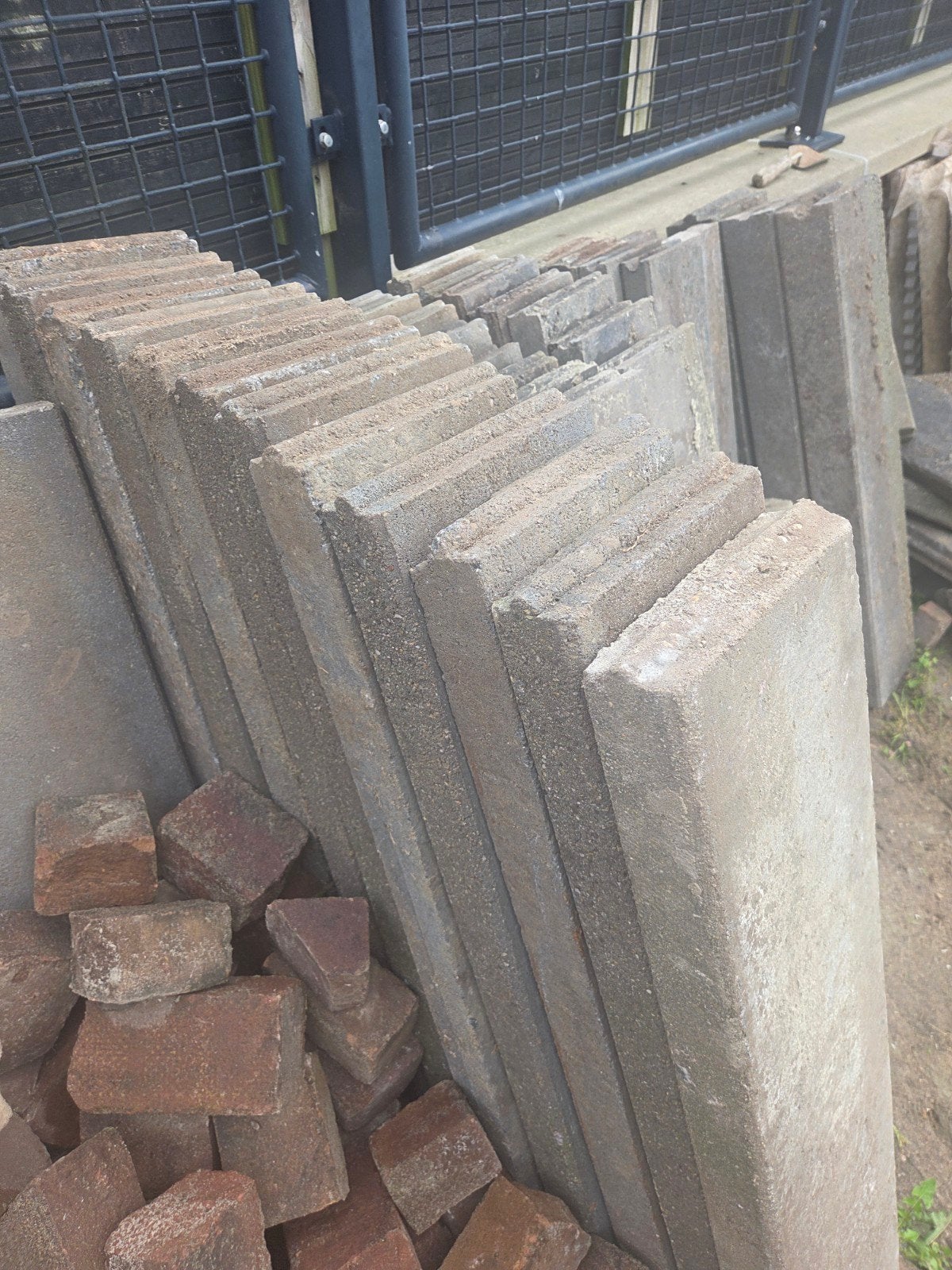 Diverse betonnen opsluitbanden en reststuken! 1€ per stuk, Ophalen, Gebruikt, Beton, Overige typen