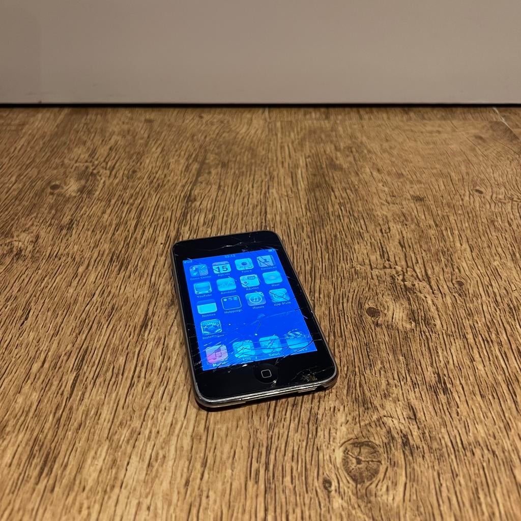 Apple iPod Touch 8GB ( 2e Generatie ), Audio, Tv en Foto, Mp3-spelers | Apple iPod, Gebruikt, Touch, 2 tot 10 GB, Zilver, Met radio